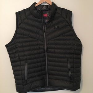 MENS NIKE VEST